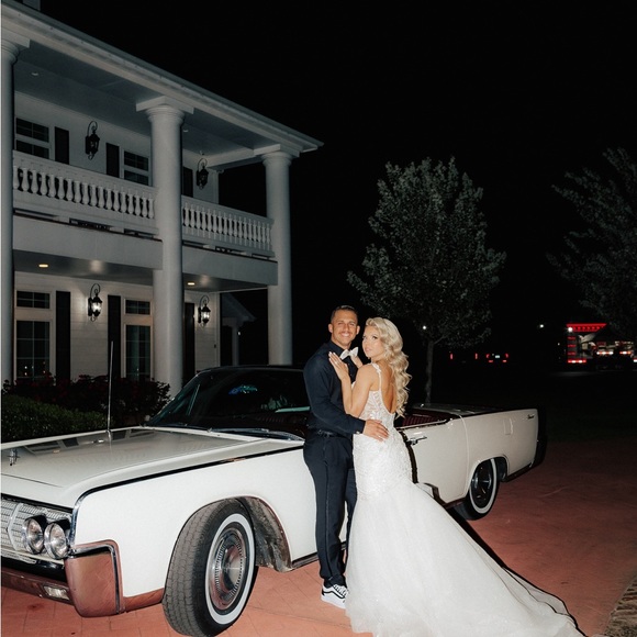 Meet your Posher, Nikki - Picture 2 of 3